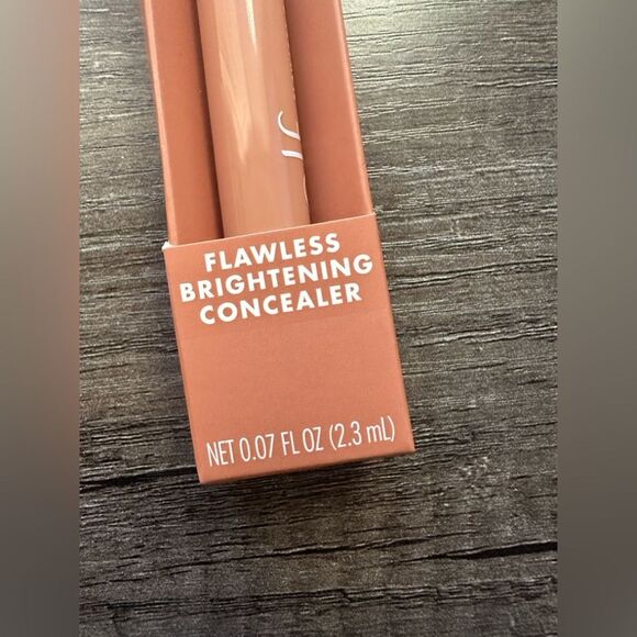 E.L.F. Flawless Brightening Concealer Tan 45N With Neutral Warm Undertones - Picture 3 of 8